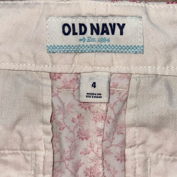 Old Navy Everyday Red Floral Pattern Shorts 3” Inseam Cotton Twill Sz 4 - Picture 4 of 8